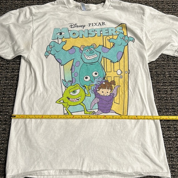 💥Women’s Size M | Disney’s Pixar Monsters Inc Group Poster T-Shirt💥 - Picture 10 of 10